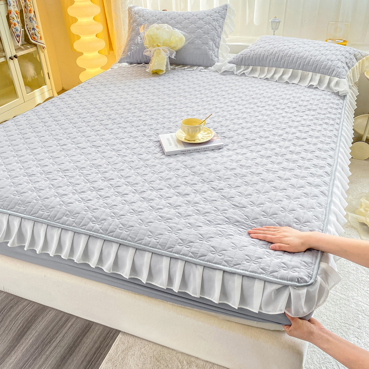 91家纺网 家纺一手货源 找家纺 眠势力 2025新款韩版花边夹棉床笠单件公主风四季款床垫保护套床罩 纯色系-冰山灰