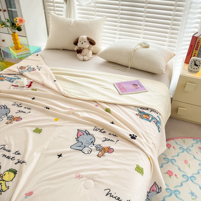 91家纺网 家纺一手货源 找家纺 彩象树家纺 2025新款猫和老鼠系列凉感夏被被子被芯 奇妙瞬间