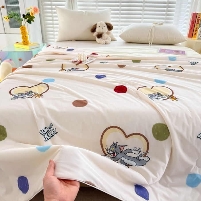 91家纺网 家纺一手货源 找家纺 彩象树家纺 2025新款猫和老鼠系列凉感夏被被子被芯 欢乐冒险