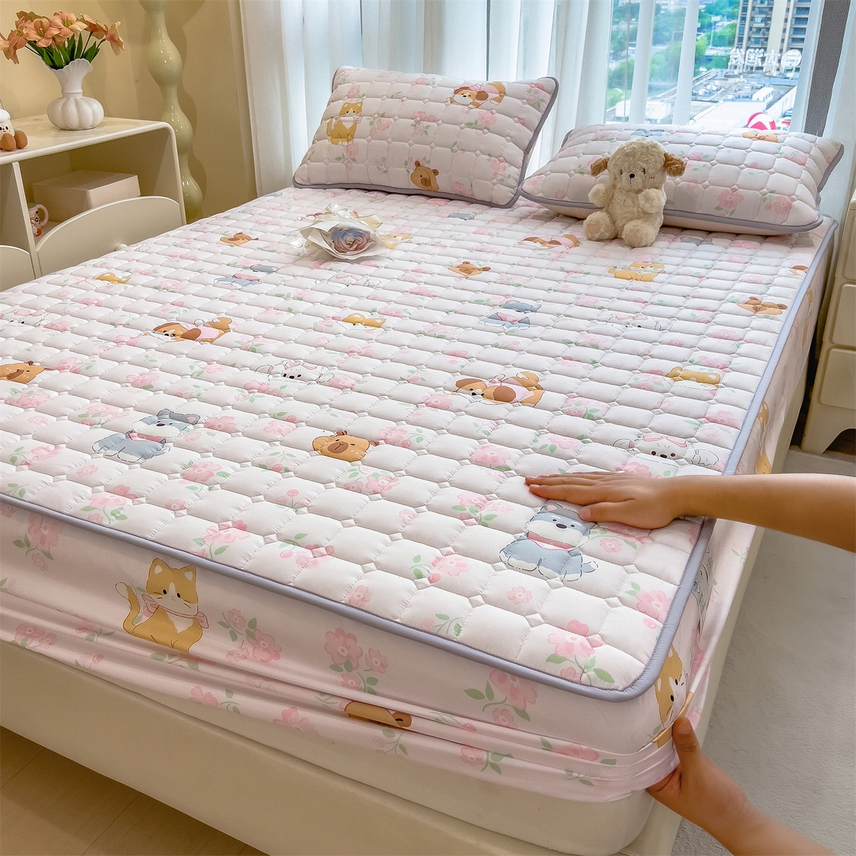 91家纺网 家纺一手货源 找家纺 雯豆家纺 2025四季款新品夹棉床笠三件套水洗棉磨毛小清新印花床垫保护套 动物派对