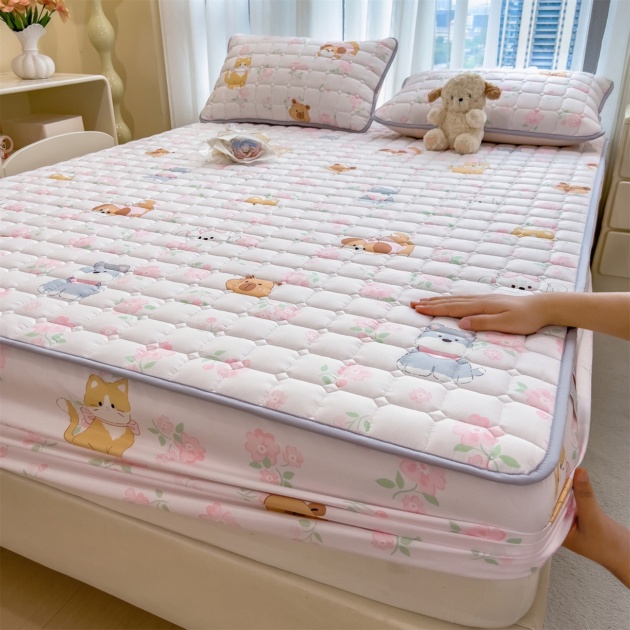 91家纺网 家纺一手货源 找家纺 雯豆家纺 2025四季款新品夹棉床笠三件套水洗棉磨毛小清新印花床垫保护套 动物派对