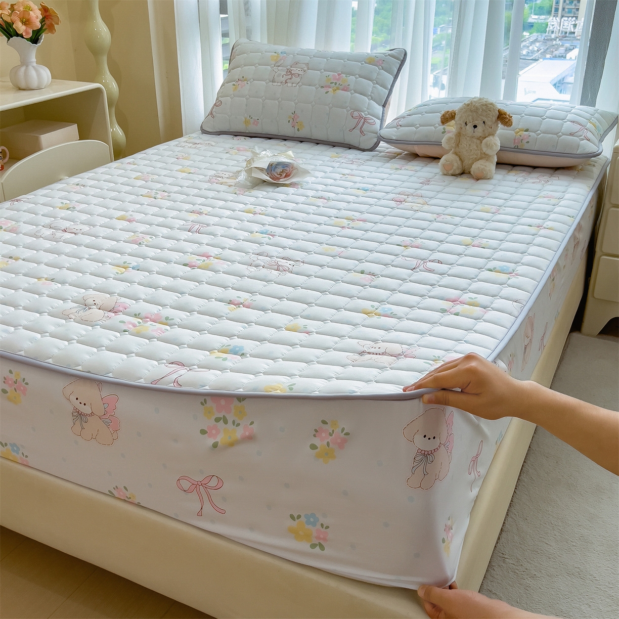 91家纺网 家纺一手货源 找家纺 雯豆家纺 2025四季款新品夹棉床笠三件套水洗棉磨毛小清新印花床垫保护套 布丁狗