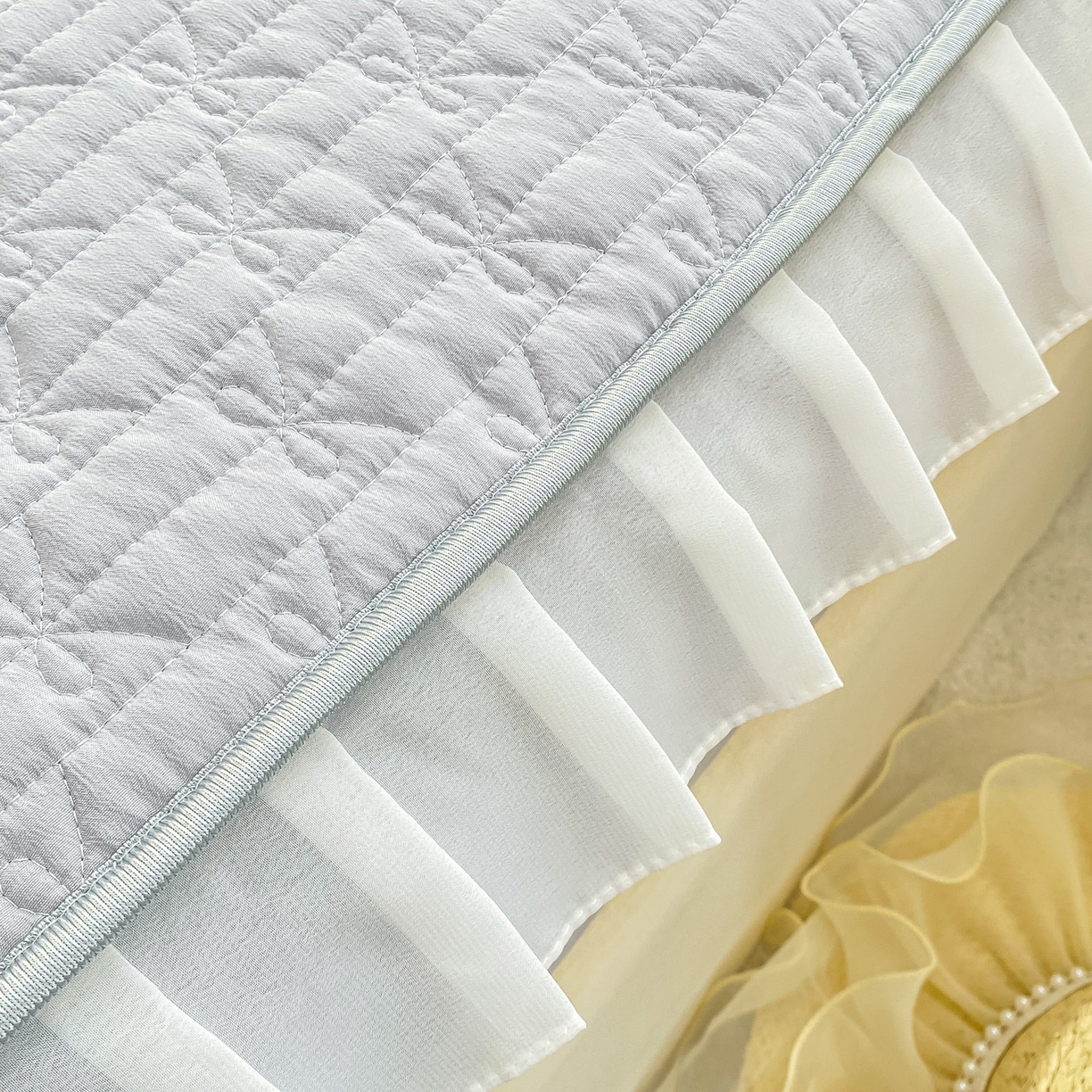 91家纺网 家纺一手货源 找家纺 眠势力 2025新款韩版花边夹棉床笠单件公主风四季款床垫保护套床罩 纯色系-冰山灰