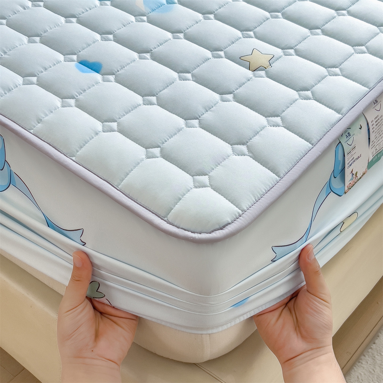 91家纺网 家纺一手货源 找家纺 雯豆家纺 2025四季款新品夹棉床笠三件套水洗棉磨毛小清新印花床垫保护套 心梦