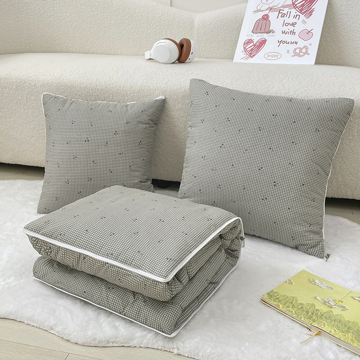 91家纺网 家纺一手货源 找家纺 番茄+ 2025新款13370全棉印花卡通抱枕被 樱桃格蓝