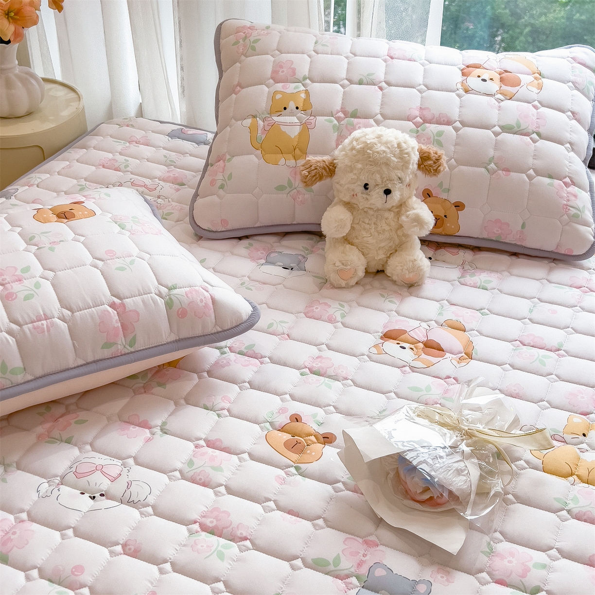 91家纺网 家纺一手货源 找家纺 雯豆家纺 2025四季款新品夹棉床笠三件套水洗棉磨毛小清新印花床垫保护套 动物派对