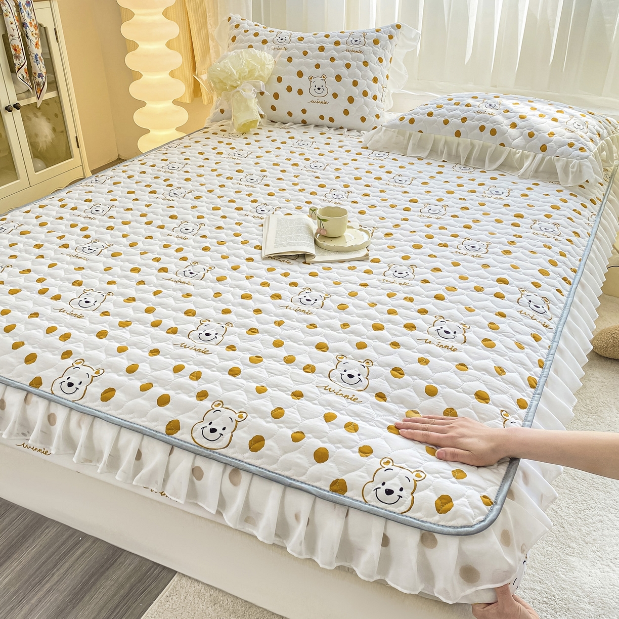 91家纺网 家纺一手货源 找家纺 眠势力 2025新款韩版花边夹棉床笠单件公主风四季款床垫保护套床罩 笑脸熊桔