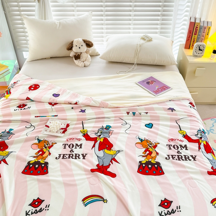 91家纺网 家纺一手货源 找家纺 彩象树家纺 2025新款猫和老鼠系列凉感夏被被子被芯 魔法时刻