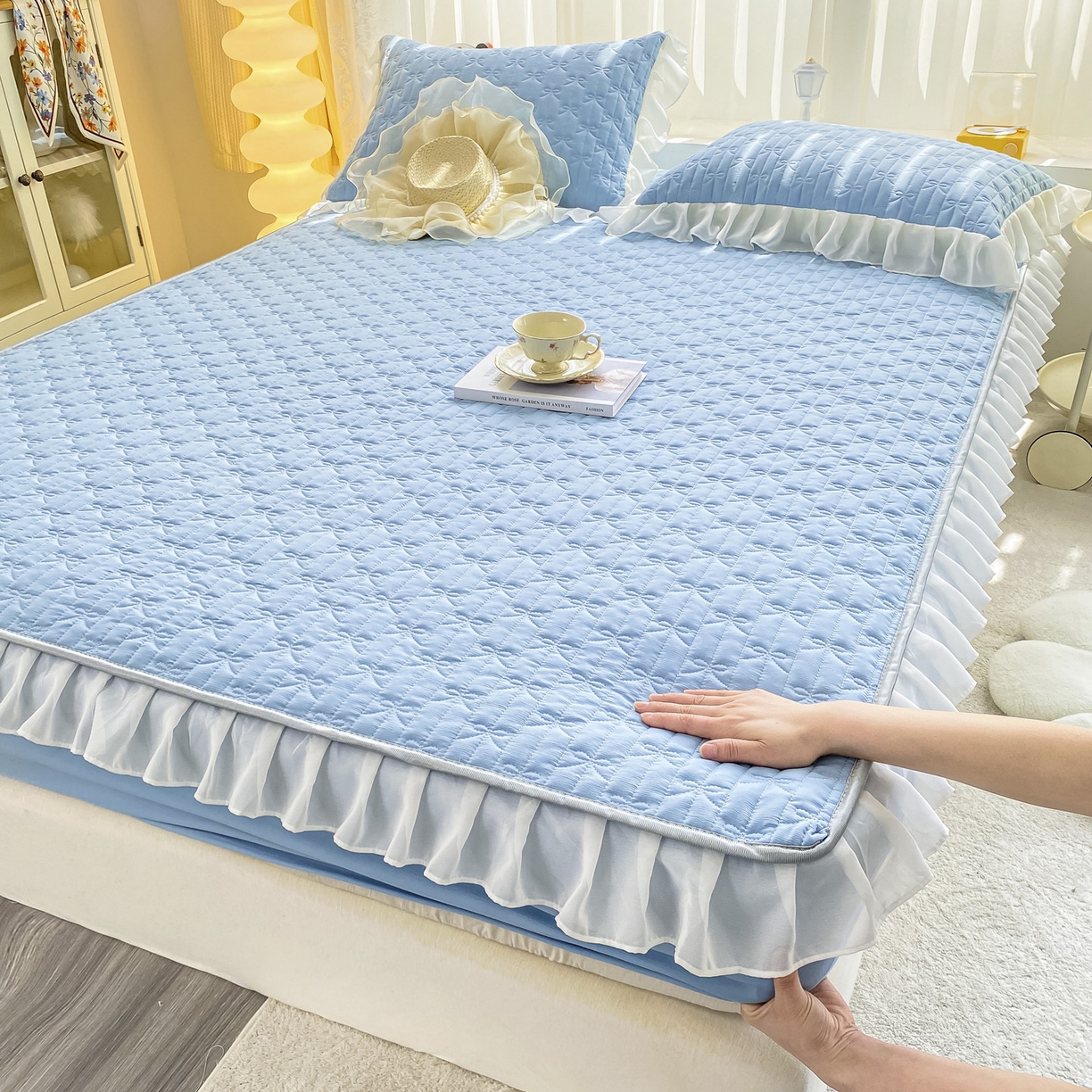 91家纺网 家纺一手货源 找家纺 眠势力 2025新款韩版花边夹棉床笠单件公主风四季款床垫保护套床罩 纯色系-湖蓝