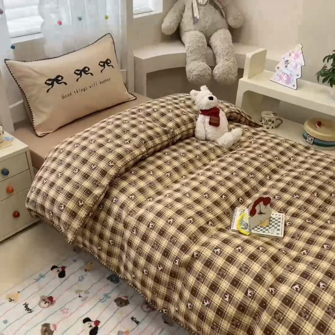 91家纺网 家纺一手货源 找家纺 沐辰 2025新款全棉双层纱A类贝壳边学生床三件套 好运蝴蝶结