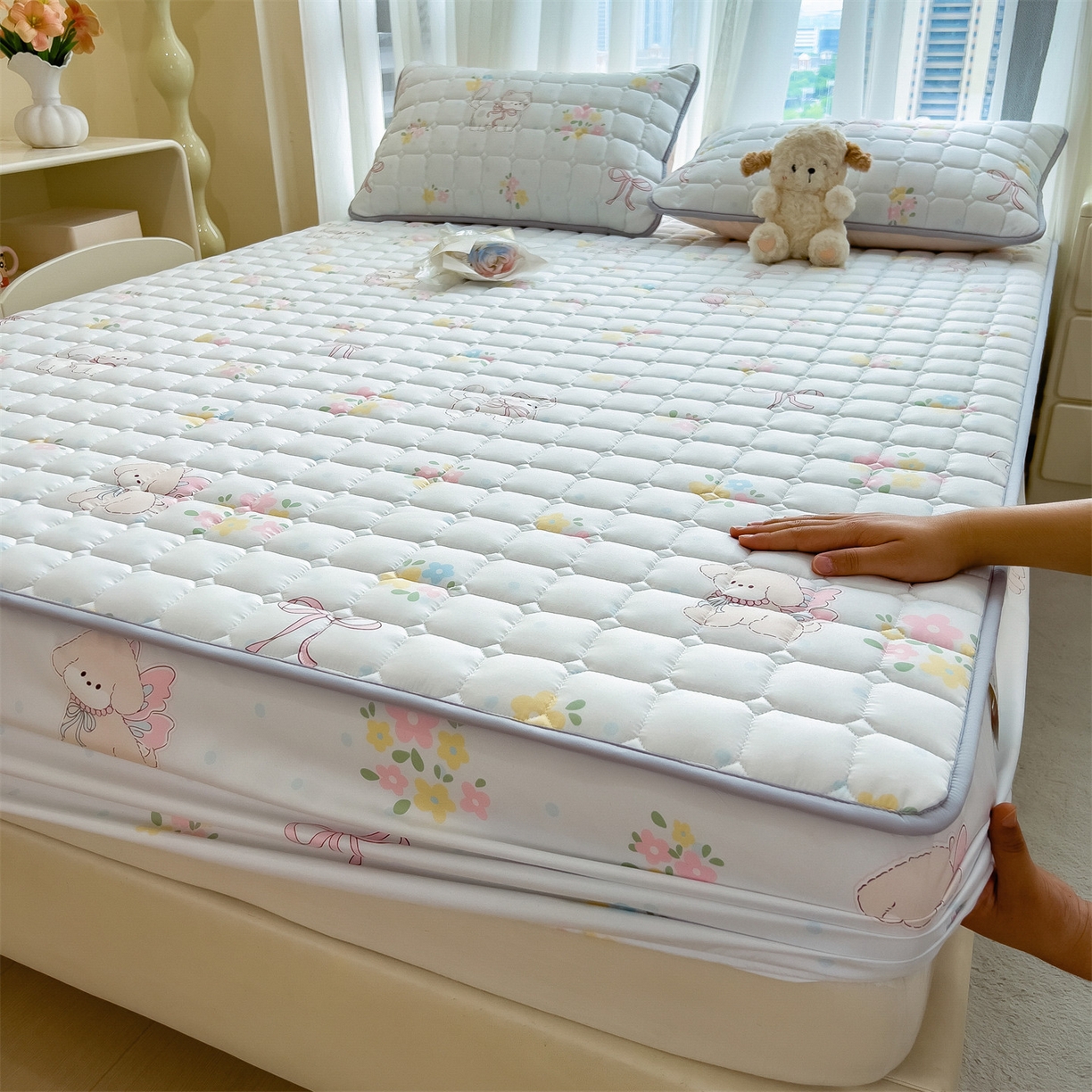 91家纺网 家纺一手货源 找家纺 雯豆家纺 2025四季款新品夹棉床笠三件套水洗棉磨毛小清新印花床垫保护套 布丁狗