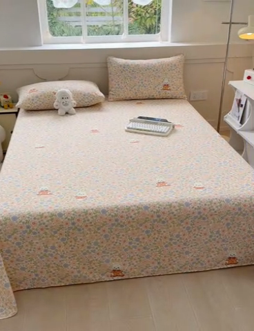 91家纺网 家纺一手货源 找家纺 爱彼家纺  2025新款锦柔老粗布席子凉席床单热卖花型 繁花兔影