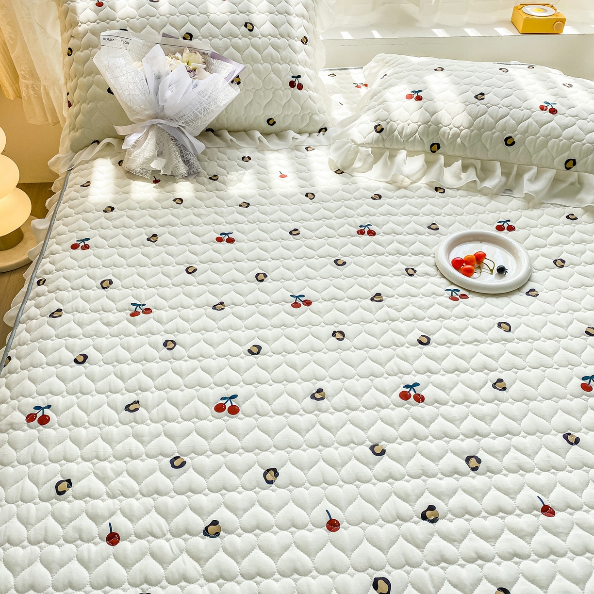 91家纺网 家纺一手货源 找家纺 眠势力 2025新款韩版花边夹棉床笠单件公主风四季款床垫保护套床罩 小樱桃