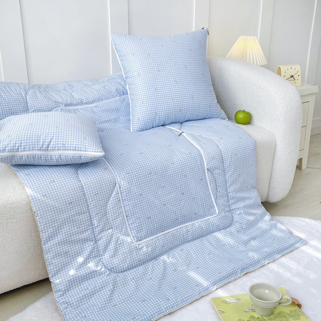 91家纺网 家纺一手货源 找家纺 番茄+ 2025新款13370全棉印花卡通抱枕被 粉格小花蓝