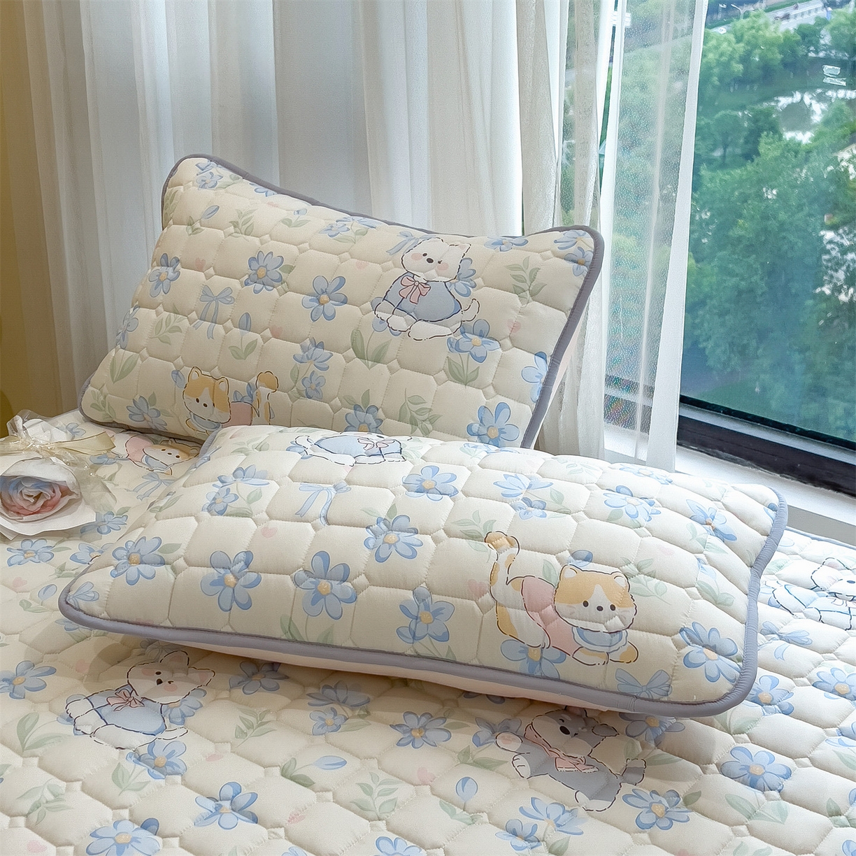 91家纺网 家纺一手货源 找家纺 雯豆家纺 2025四季款新品夹棉床笠三件套水洗棉磨毛小清新印花床垫保护套 萌趣小狗