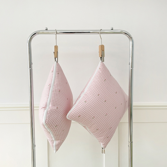 91家纺网 家纺一手货源 找家纺 番茄+ 2025新款13370全棉印花卡通抱枕被 粉格小花粉