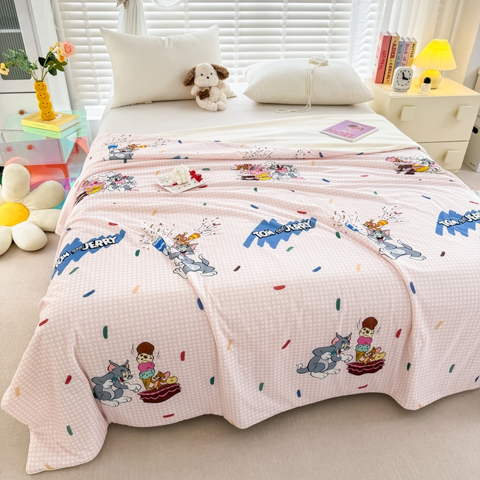 91家纺网 家纺一手货源 找家纺 彩象树家纺 2025新款猫和老鼠系列凉感夏被被子被芯 甜品奇遇记