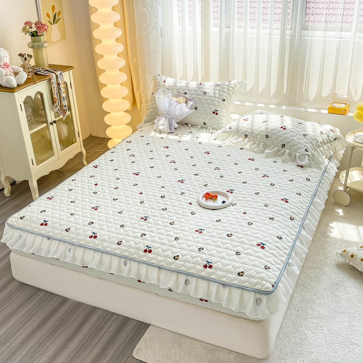 91家纺网 家纺一手货源 找家纺 眠势力 2025新款韩版花边夹棉床笠单件公主风四季款床垫保护套床罩 小樱桃