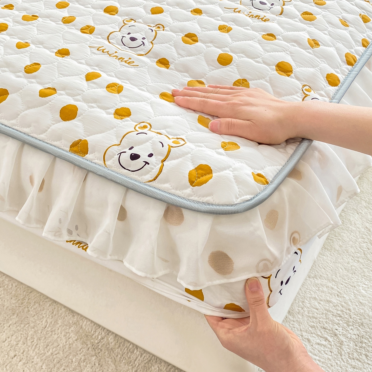 91家纺网 家纺一手货源 找家纺 眠势力 2025新款韩版花边夹棉床笠单件公主风四季款床垫保护套床罩 笑脸熊桔