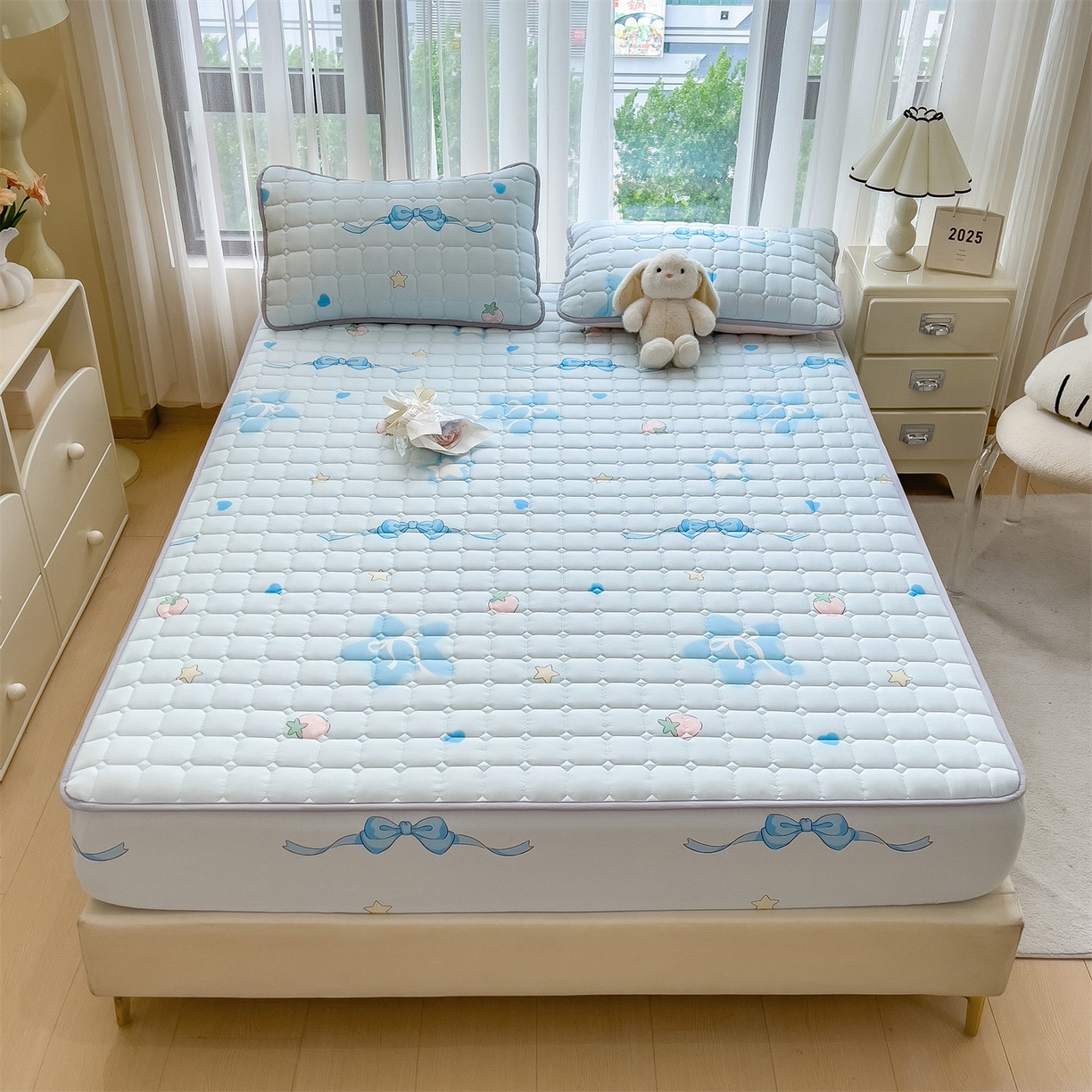 91家纺网 家纺一手货源 找家纺 雯豆家纺 2025四季款新品夹棉床笠三件套水洗棉磨毛小清新印花床垫保护套 心梦