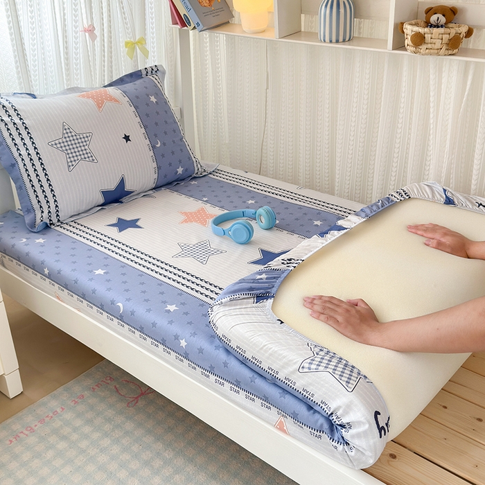 91家纺网 家纺一手货源 找家纺 拾物记 2025新款A类棉学生床笠第二批 蓝色甜星