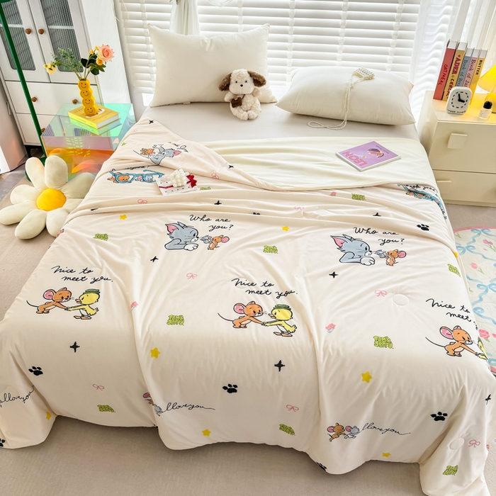 91家纺网 家纺一手货源 找家纺 彩象树家纺 2025新款猫和老鼠系列凉感夏被被子被芯 奇妙瞬间