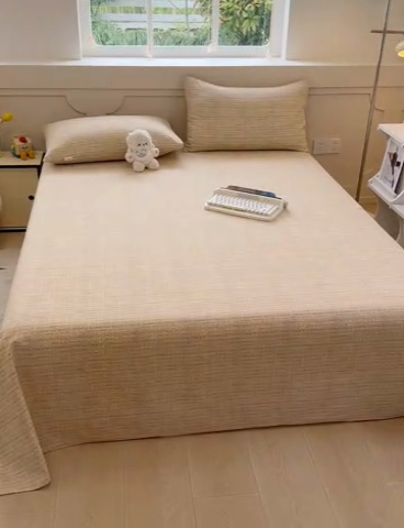 91家纺网 家纺一手货源 找家纺 爱彼家纺  2025新款锦柔老粗布席子凉席床单热卖花型 明沙