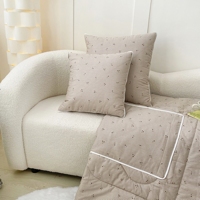 91家纺网 家纺一手货源 找家纺 番茄+ 2025新款13370全棉印花卡通抱枕被 樱桃格可可