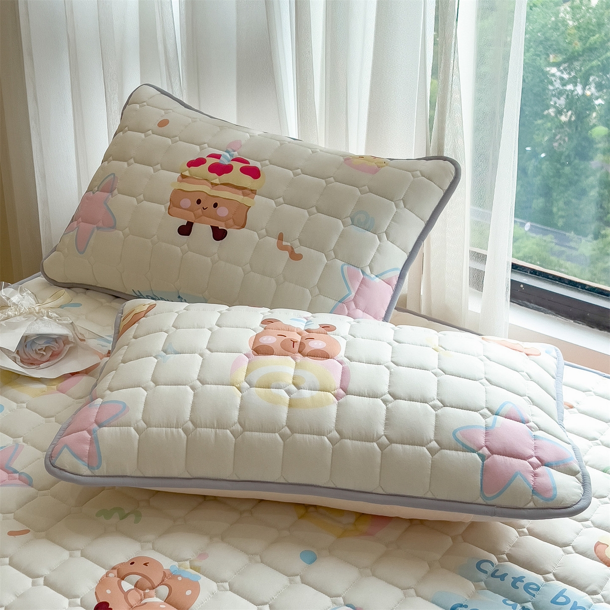 91家纺网 家纺一手货源 找家纺 雯豆家纺 2025四季款新品夹棉床笠三件套水洗棉磨毛小清新印花床垫保护套 卡皮宝贝