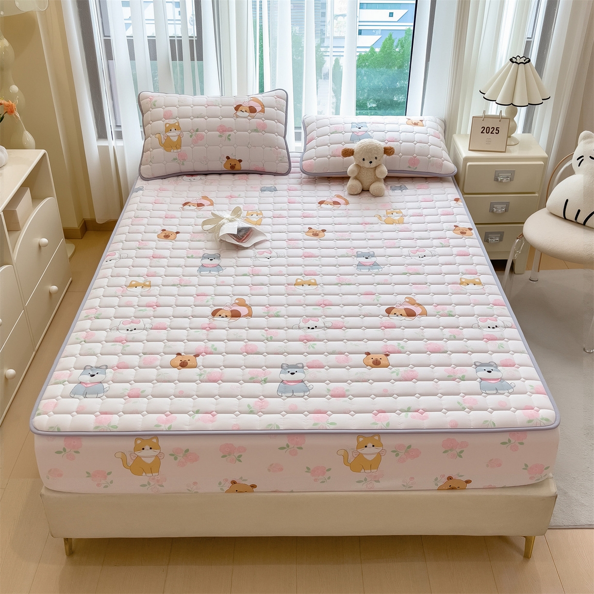 91家纺网 家纺一手货源 找家纺 雯豆家纺 2025四季款新品夹棉床笠三件套水洗棉磨毛小清新印花床垫保护套 动物派对