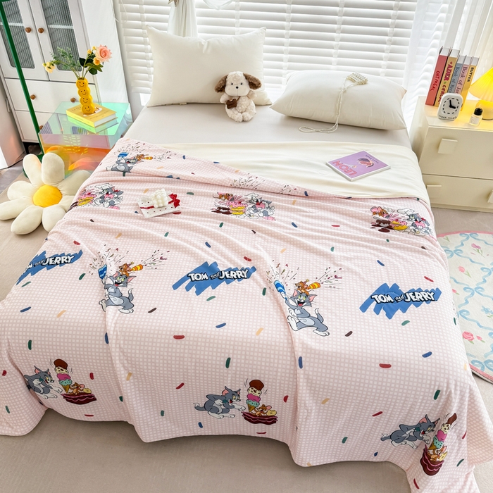 91家纺网 家纺一手货源 找家纺 彩象树家纺 2025新款猫和老鼠系列凉感夏被被子被芯 甜品奇遇记