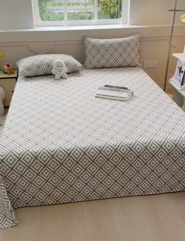 91家纺网 家纺一手货源 找家纺 爱彼家纺  2025新款锦柔老粗布席子凉席床单热卖花型 菱格绿