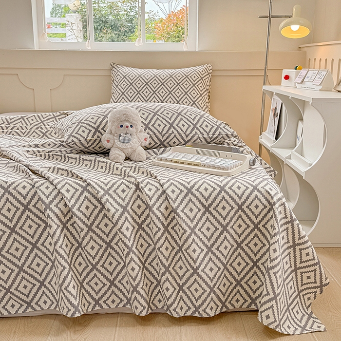 91家纺网 家纺一手货源 找家纺 爱彼家纺  2025新款锦柔老粗布席子凉席床单热卖花型 菱格绿