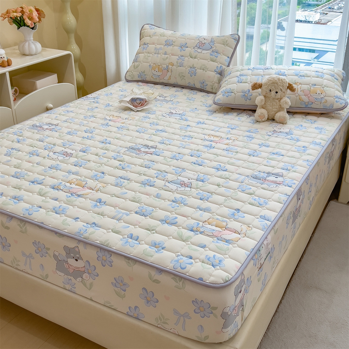 91家纺网 家纺一手货源 找家纺 雯豆家纺 2025四季款新品夹棉床笠三件套水洗棉磨毛小清新印花床垫保护套 萌趣小狗