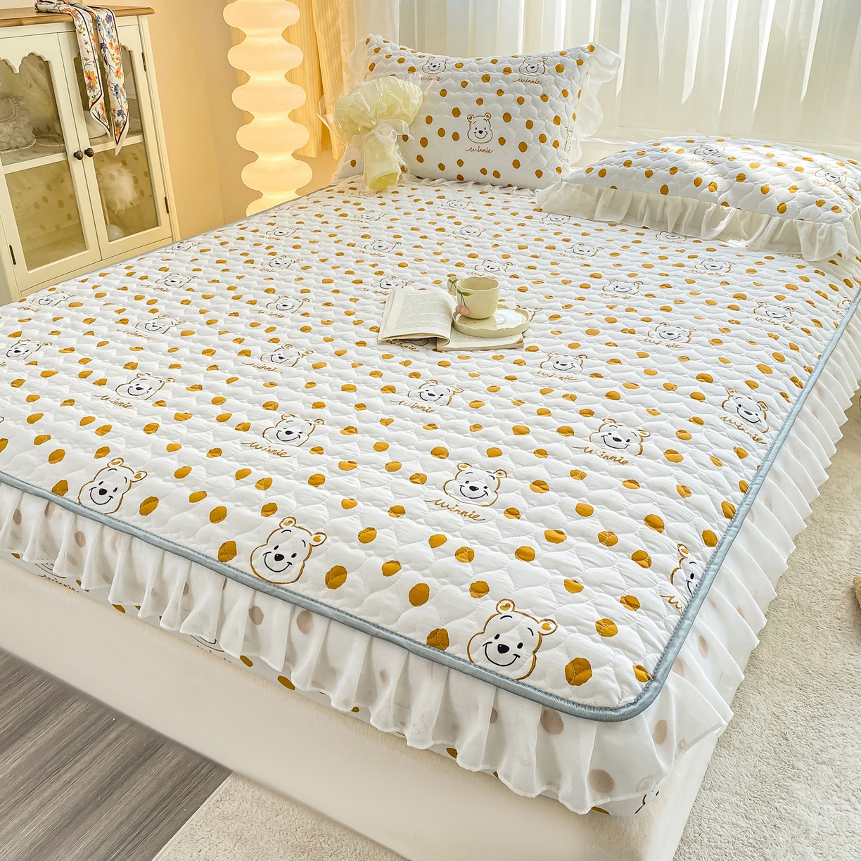 91家纺网 家纺一手货源 找家纺 眠势力 2025新款韩版花边夹棉床笠单件公主风四季款床垫保护套床罩 笑脸熊桔