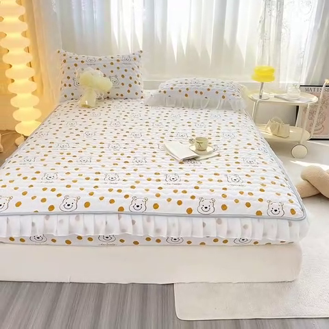91家纺网 家纺一手货源 找家纺 眠势力 2025新款韩版花边夹棉床笠单件公主风四季款床垫保护套床罩 笑脸熊桔