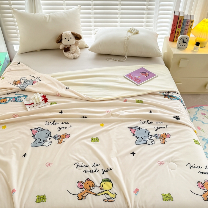 91家纺网 家纺一手货源 找家纺 彩象树家纺 2025新款猫和老鼠系列凉感夏被被子被芯 奇妙瞬间