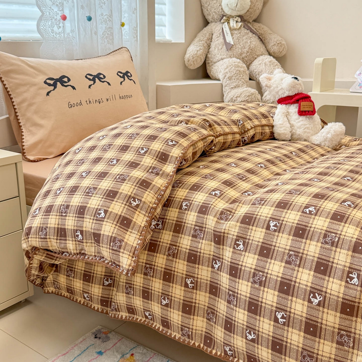 91家纺网 家纺一手货源 找家纺 沐辰 2025新款全棉双层纱A类贝壳边学生床三件套 好运蝴蝶结