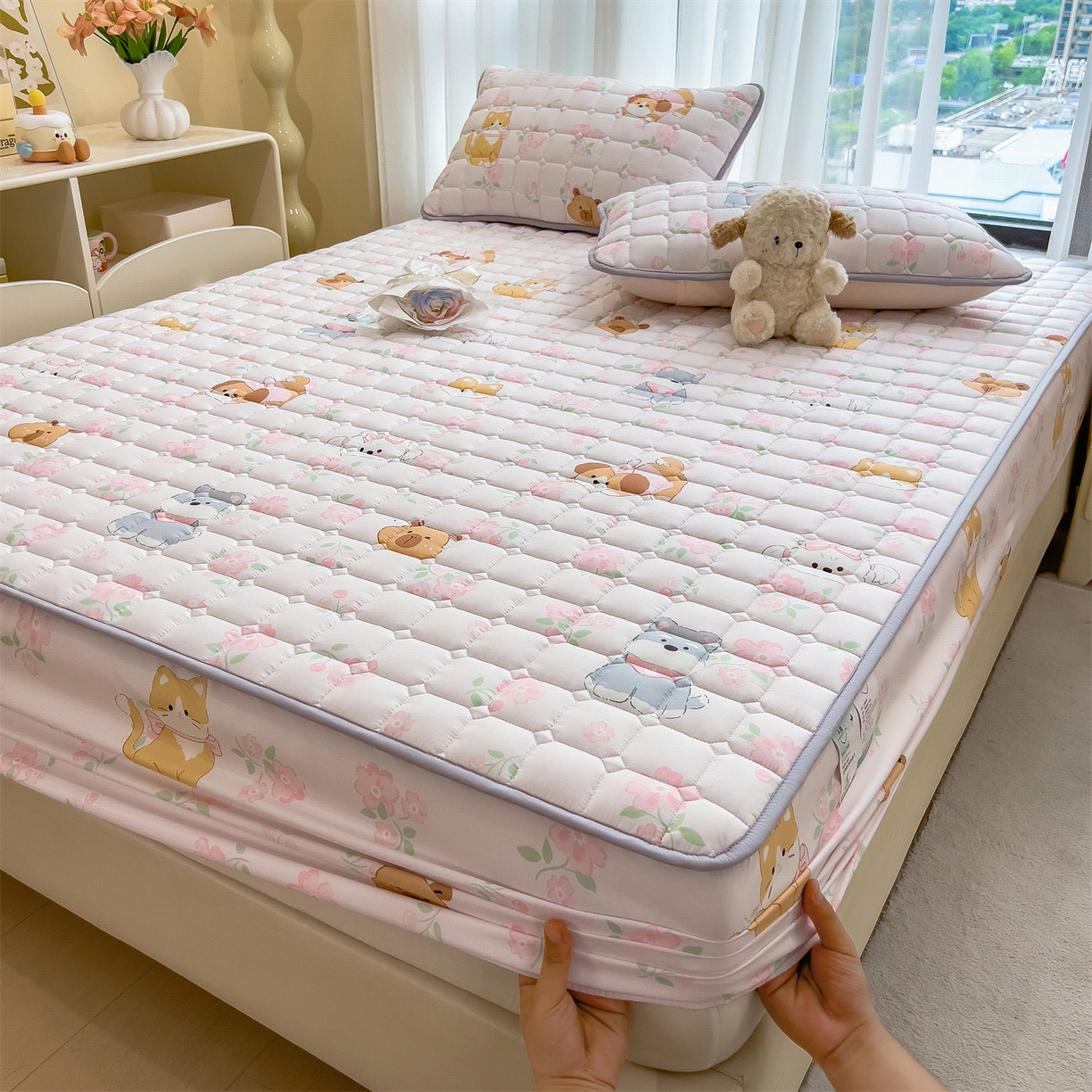 91家纺网 家纺一手货源 找家纺 雯豆家纺 2025四季款新品夹棉床笠三件套水洗棉磨毛小清新印花床垫保护套 动物派对