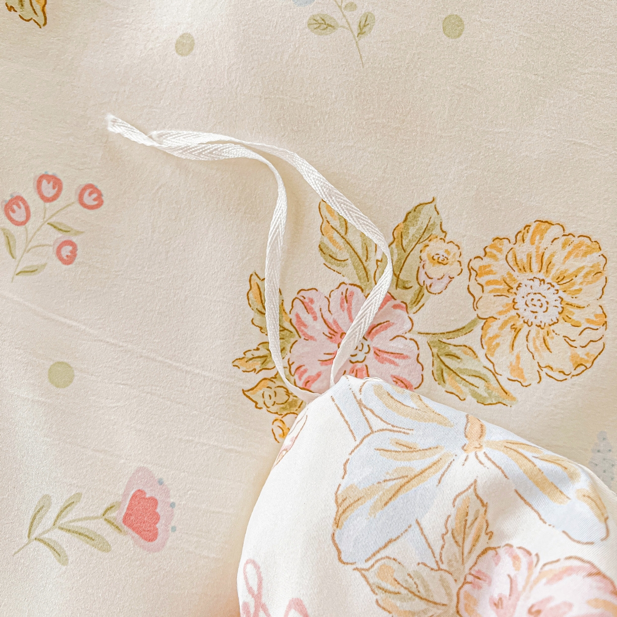 91家纺网 家纺一手货源 找家纺 眠势力 2025新款韩版花边夹棉床笠单件公主风四季款床垫保护套床罩 花语满园