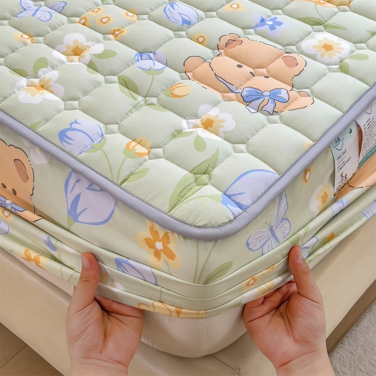 91家纺网 家纺一手货源 找家纺 雯豆家纺 2025四季款新品夹棉床笠三件套水洗棉磨毛小清新印花床垫保护套 宠爱