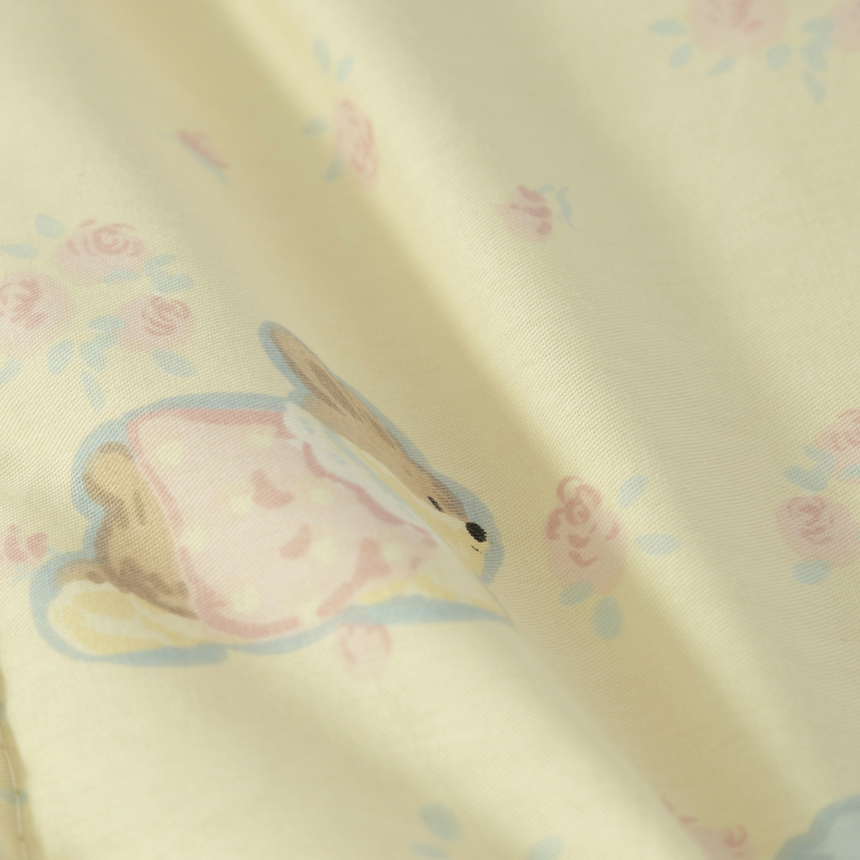 91家纺网 家纺一手货源 找家纺 番茄+ 2025新款13370全棉印花卡通抱枕被 泡芙小狗