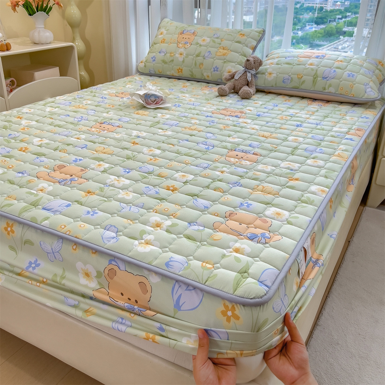 91家纺网 家纺一手货源 找家纺 雯豆家纺 2025四季款新品夹棉床笠三件套水洗棉磨毛小清新印花床垫保护套 宠爱