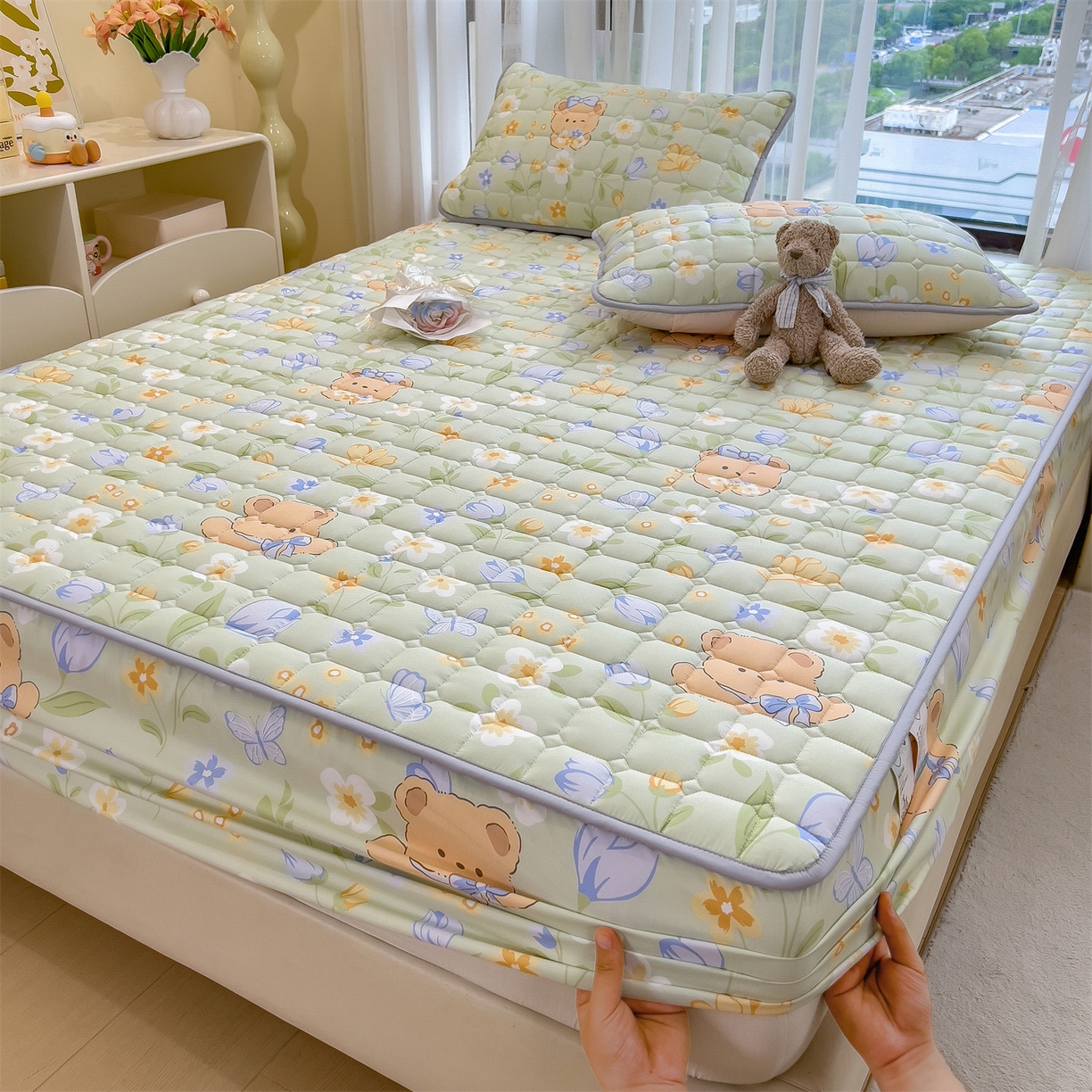 91家纺网 家纺一手货源 找家纺 雯豆家纺 2025四季款新品夹棉床笠三件套水洗棉磨毛小清新印花床垫保护套 宠爱