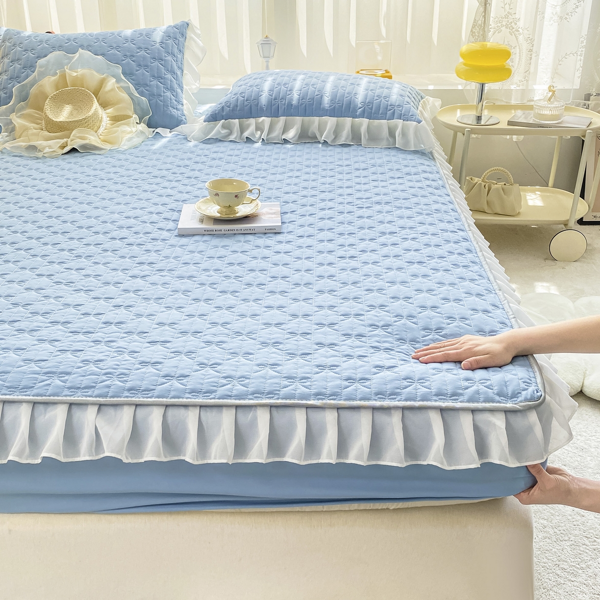 91家纺网 家纺一手货源 找家纺 眠势力 2025新款韩版花边夹棉床笠单件公主风四季款床垫保护套床罩 纯色系-湖蓝