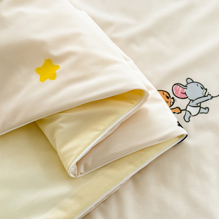 91家纺网 家纺一手货源 找家纺 彩象树家纺 2025新款猫和老鼠系列凉感夏被被子被芯 奇妙瞬间