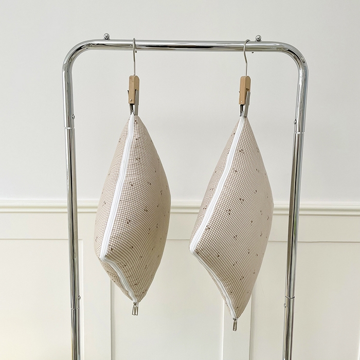 91家纺网 家纺一手货源 找家纺 番茄+ 2025新款13370全棉印花卡通抱枕被 樱桃格可可