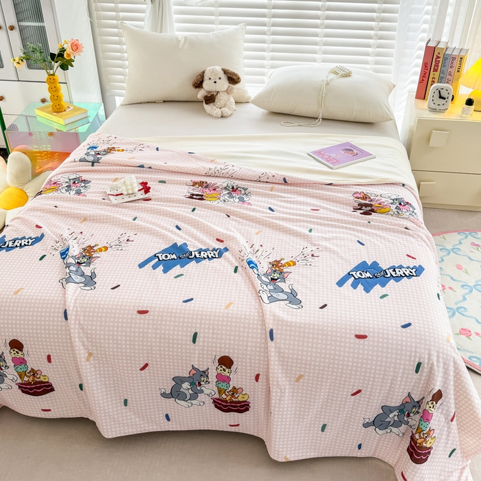 91家纺网 家纺一手货源 找家纺 彩象树家纺 2025新款猫和老鼠系列凉感夏被被子被芯 甜品奇遇记