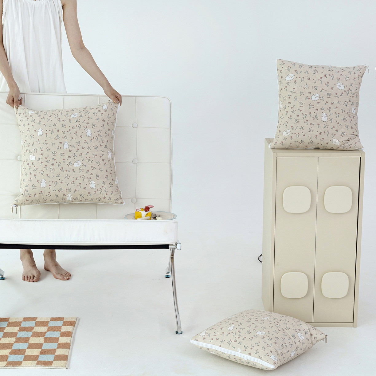 91家纺网 家纺一手货源 找家纺 番茄+ 2025新款13370全棉印花卡通抱枕被 咖啡兔