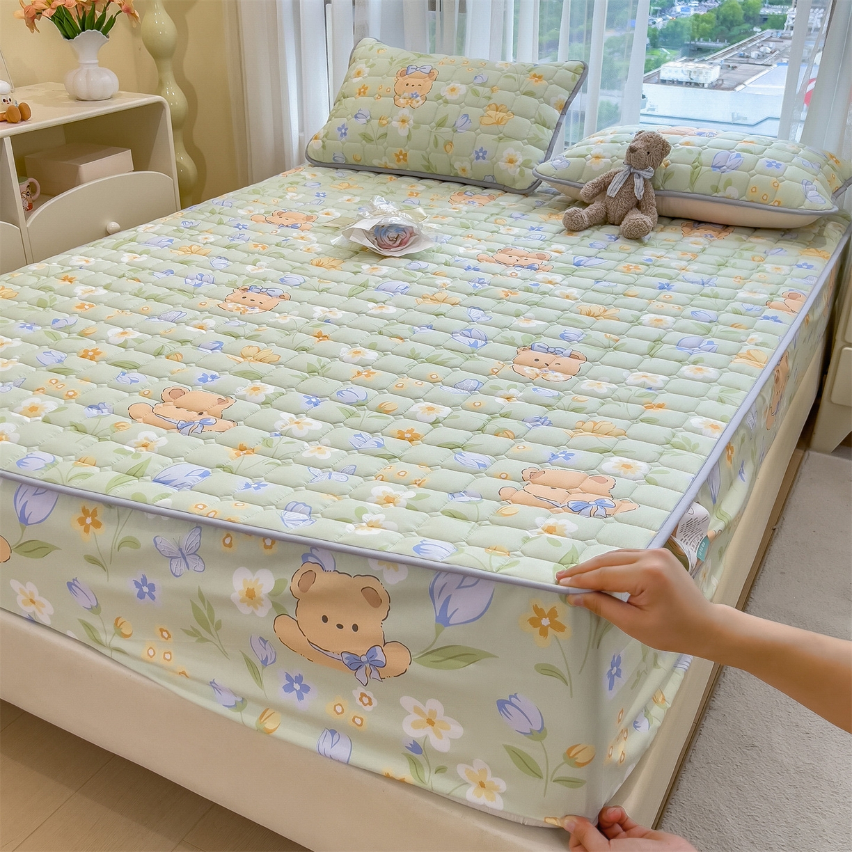 91家纺网 家纺一手货源 找家纺 雯豆家纺 2025四季款新品夹棉床笠三件套水洗棉磨毛小清新印花床垫保护套 宠爱